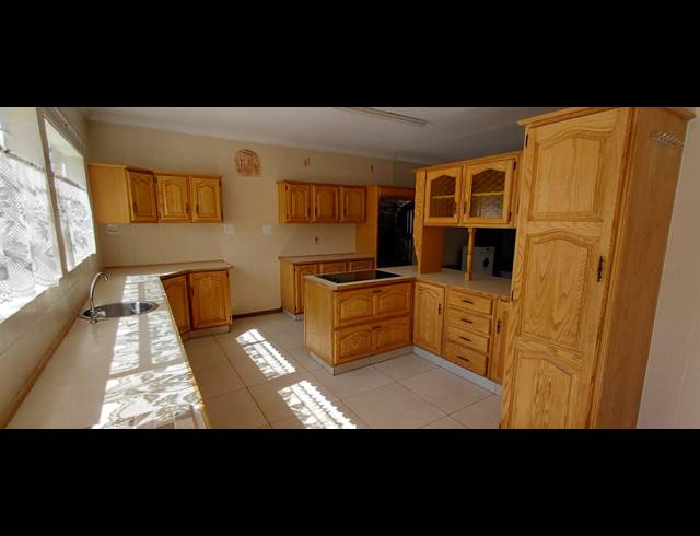 3 BEDROOM FREESTANDING TO LET IN DALPARK PROPER